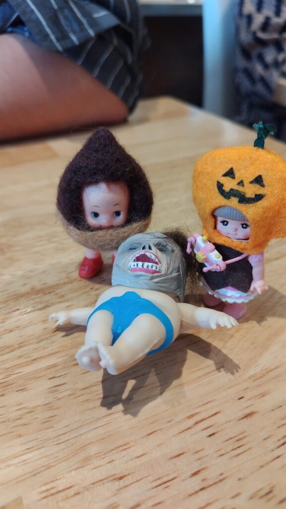 新しいお友達は覆面あかちゃん