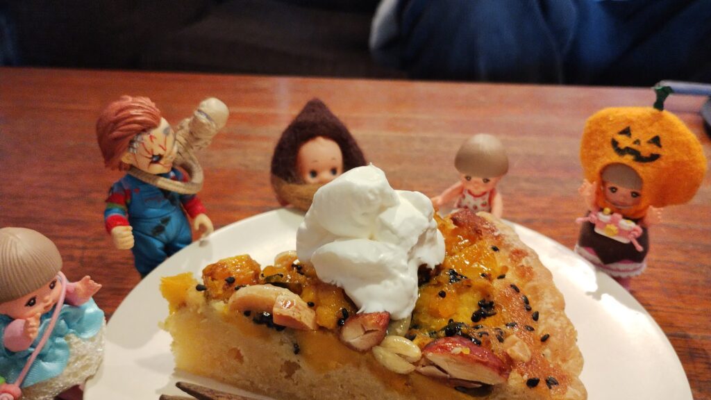 ハロウィンケーキとお友達